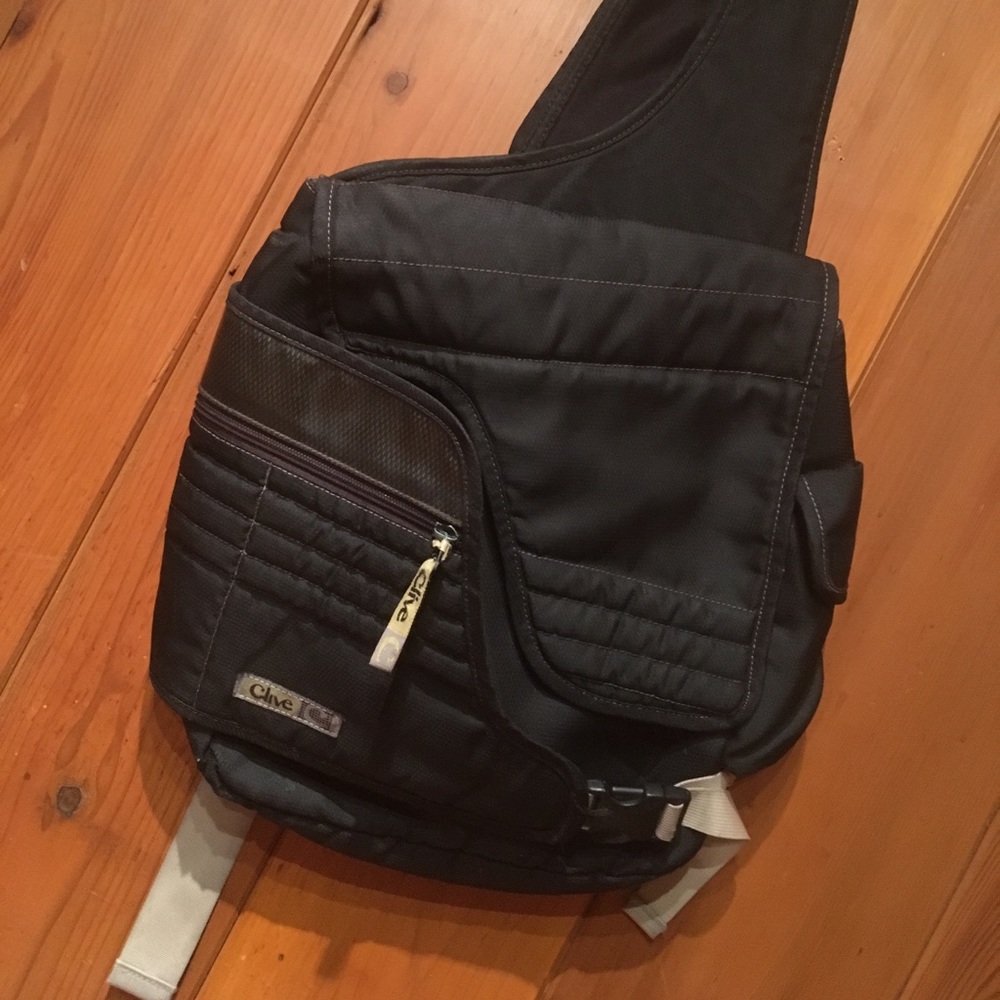 Clive Sling / Crossbody Bag